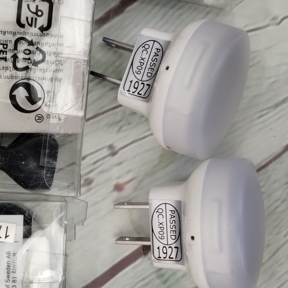 IKEA Light & Wireless Speaker Bundle - Picture 3 of 4